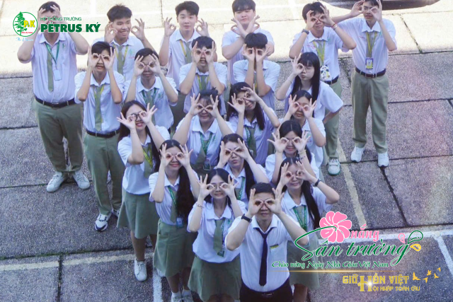 Lớp 12.8