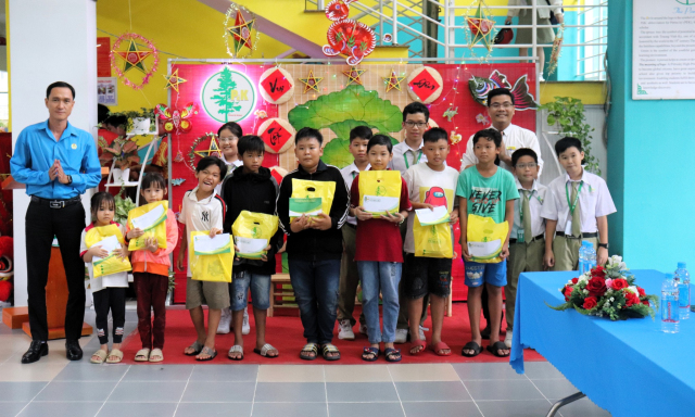 Quỹ tấm lòng nhân ái học sinh - Chia sẻ yêu thương mùa Trung thu 2024