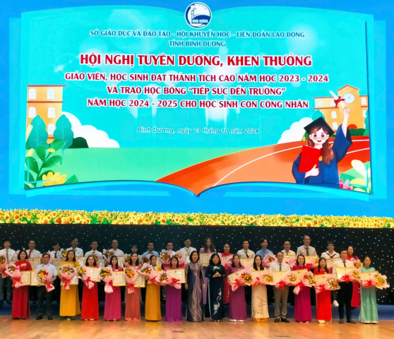 Tuyên dương, khen thưởng giáo viên, học sinh đạt thành tích cao năm học 2023-2024