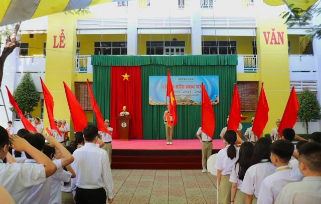 Lễ Sơ kết học kỳ 1, năm học 2024-2025 khố Trung học