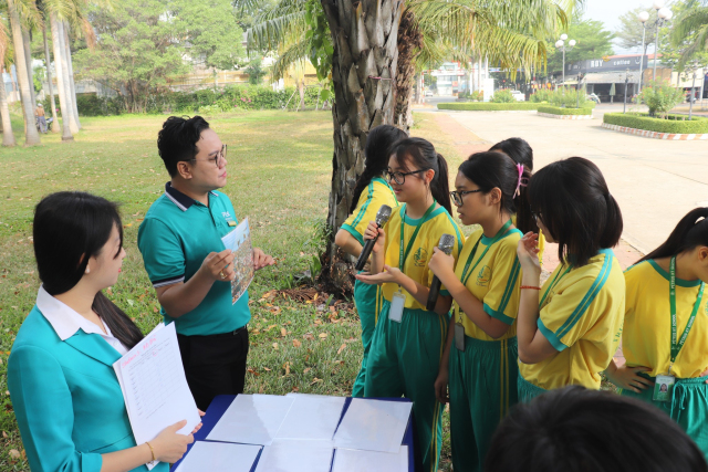 Học sinh Khối 8 sôi nổi với ngoại khóa tiếng Anh "Protect Environment" tại Công viên Hiệp Thành III