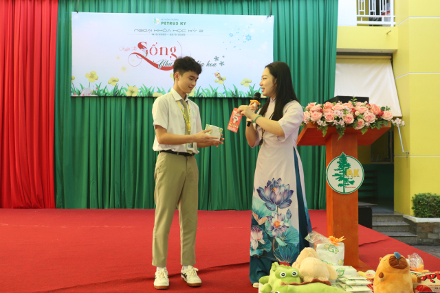 THCS - Khai mạc SHNK học kỳ 2 năm 2025 với chuyên đề "Sống như những đóa hoa" - Những khoảnh khắc xúc động.