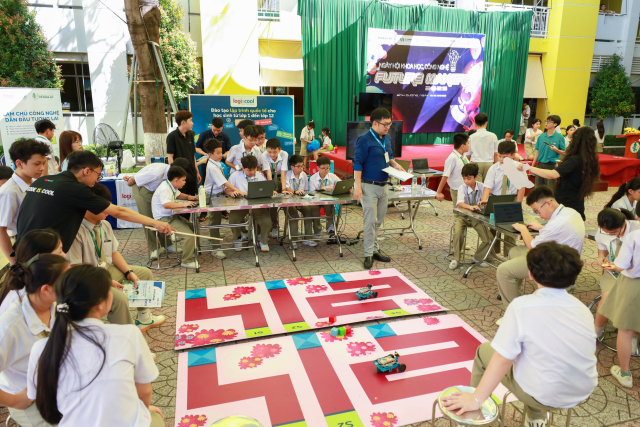"Future Makers" năm 2025 - Bệ phóng ý tưởng, chắp cánh tương lai tại Pétrus Ký
