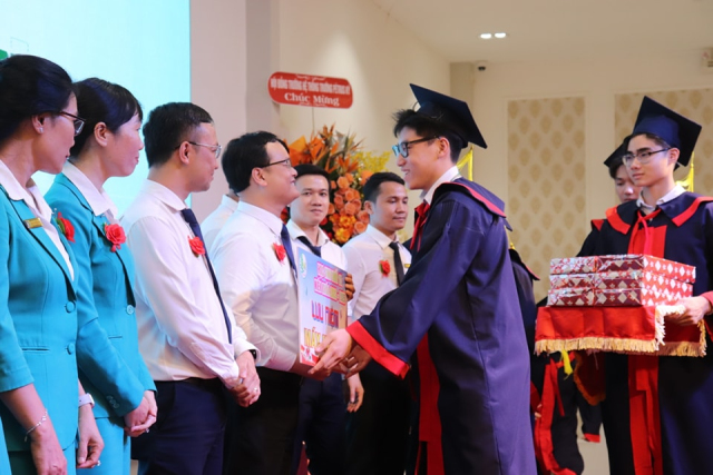 Ký ức Tuổi 18" - Dấu ấn trưởng thành của học sinh khối 12 niên khóa 2022-2025