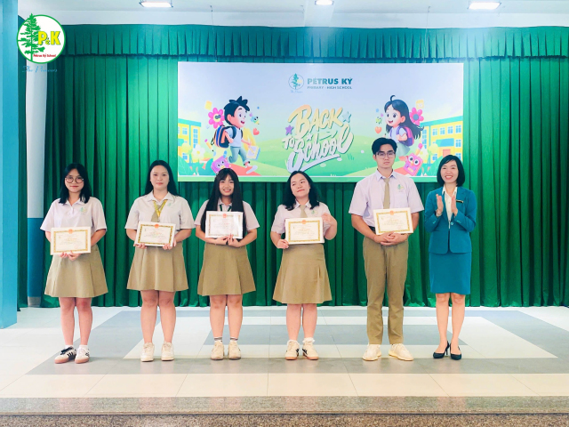 Vinh danh học sinh đạt điểm 9, 10 các môn trong Kỳ thi tốt nghiệp THPTnăm 2025