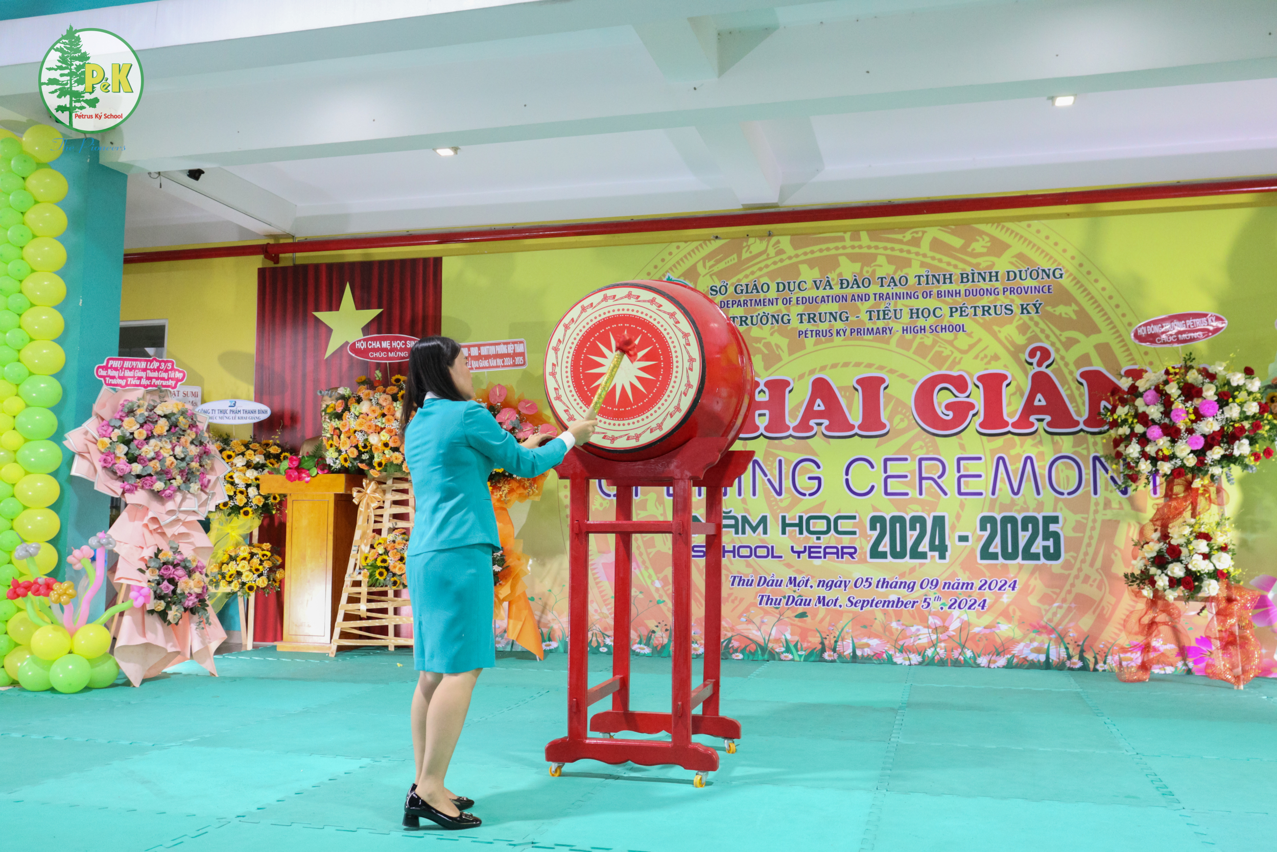 Tiếng trống khai trường